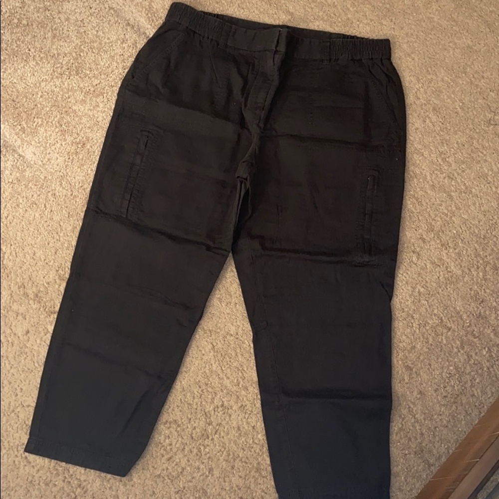Cargo pants with zipper pockets on the leg